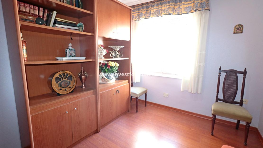 Sale - Apartment - Torrevieja - Centro