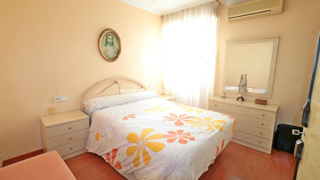 Sale - Apartment - Torrevieja - Centro