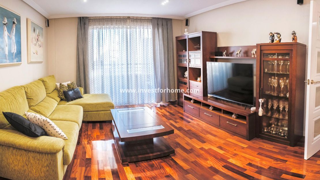 Sale - Apartment - Torrevieja - Centro