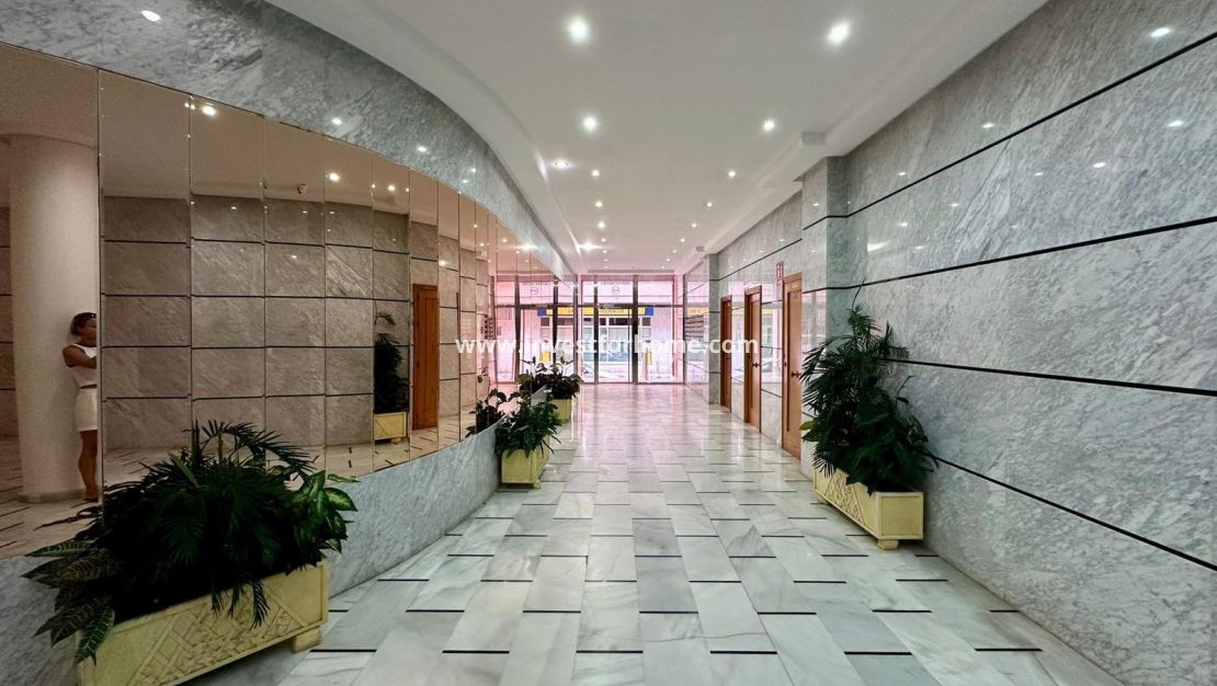 Sale - Apartment - Torrevieja - Estacion De Autobuses