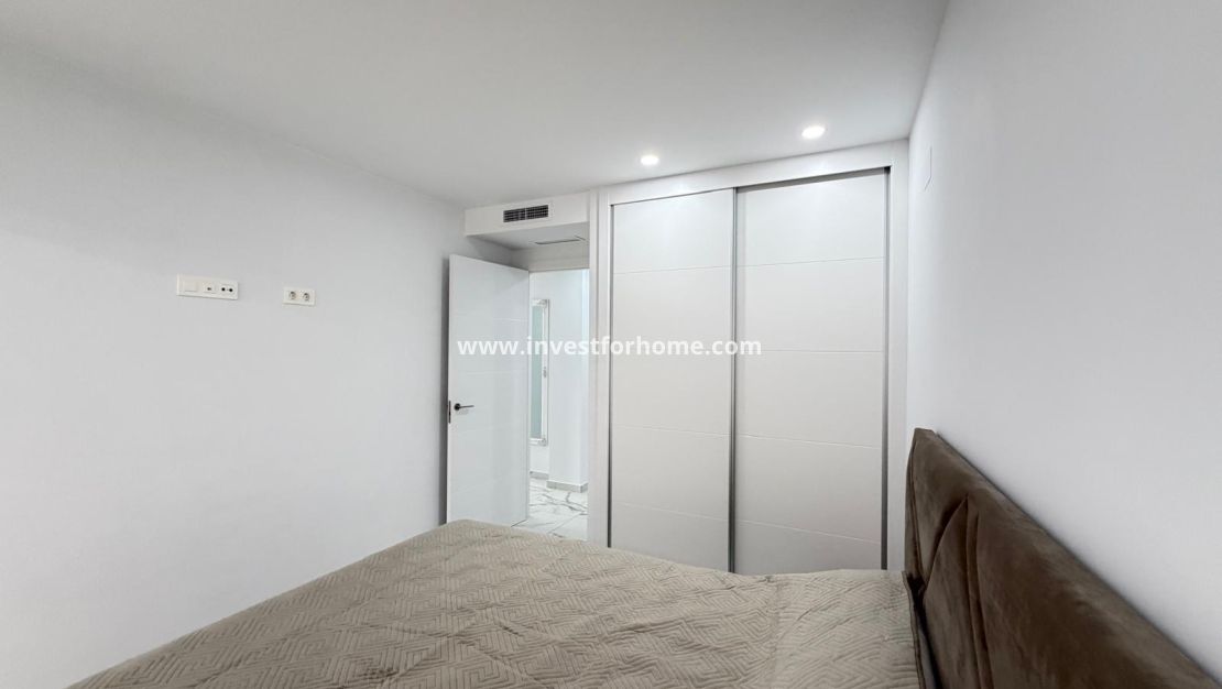 Sale - Apartment - Torrevieja - Estacion De Autobuses