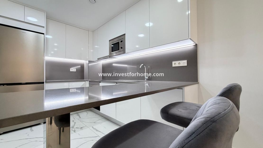 Sale - Apartment - Torrevieja - Estacion De Autobuses