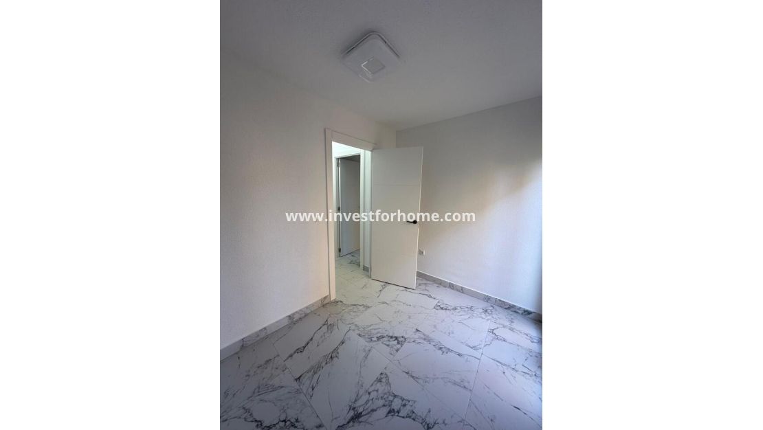 Sale - Apartment - Torrevieja - La Veleta