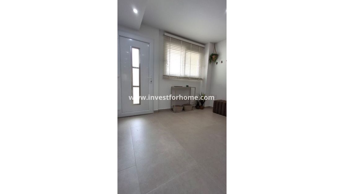 Sale - Apartment - Torrevieja - Playa Acequion