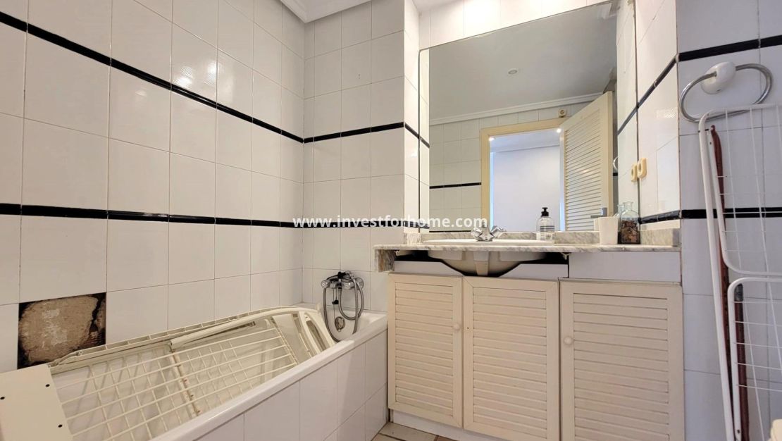 Sale - Apartment - Torrevieja - Playa De La Mata