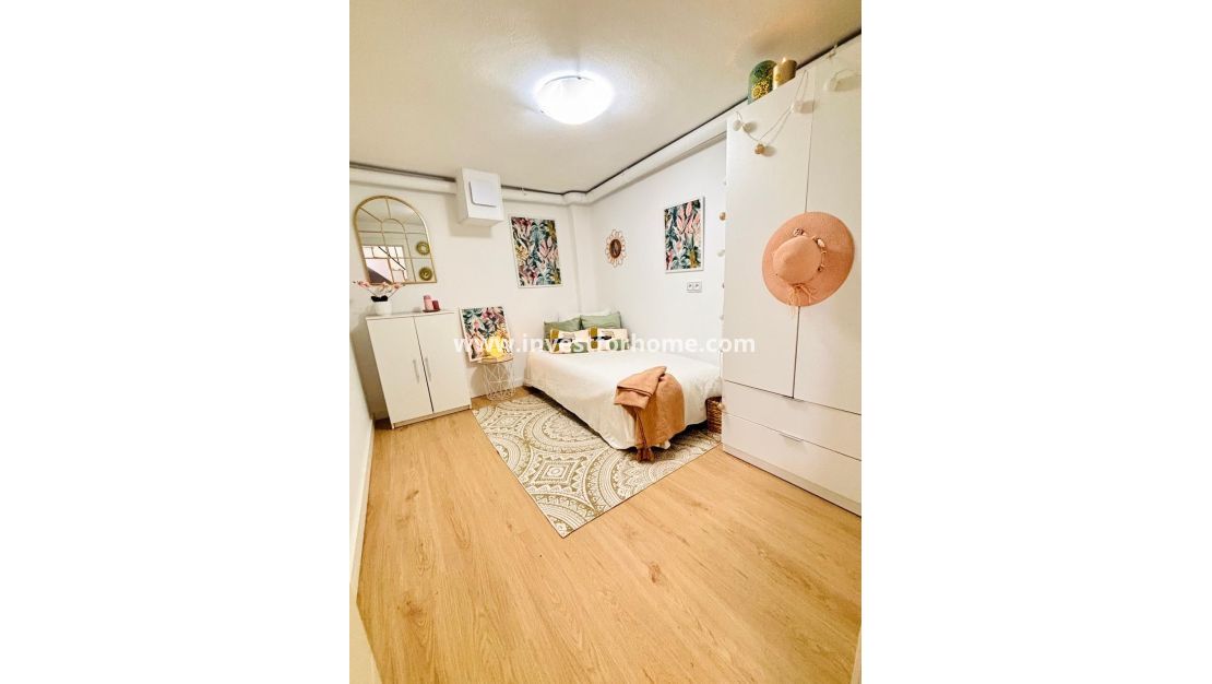 Sale - Apartment - Torrevieja - Playa de los Locos