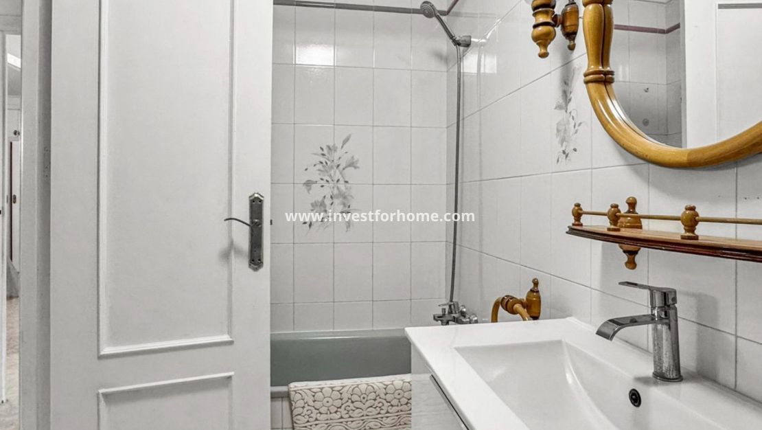 Sale - Apartment - Torrevieja - Playa de los Locos