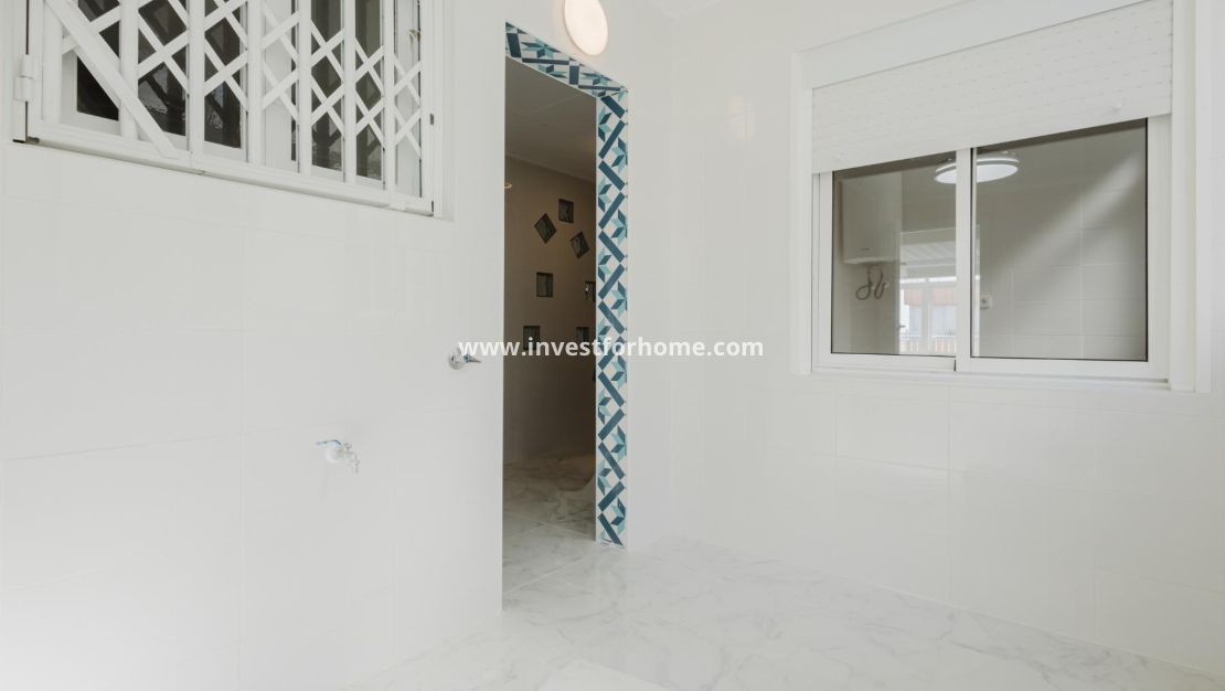 Sale - Apartment - Torrevieja - Playa del Acequión