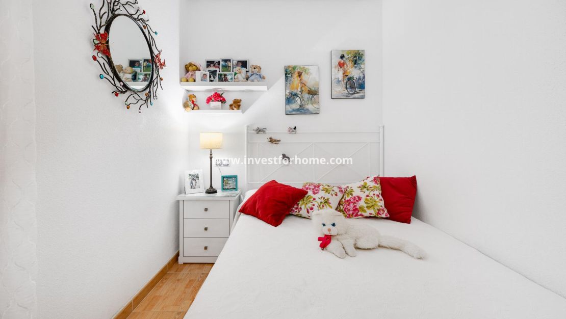 Sale - Apartment - Torrevieja - Playa del Acequión