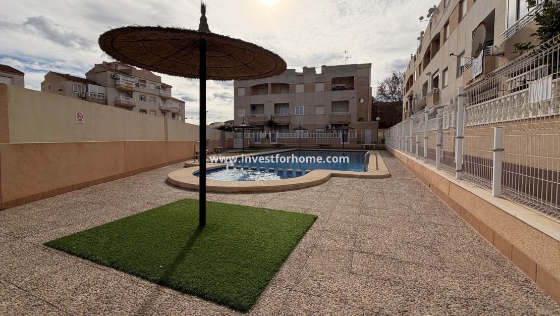 Sale - Apartment - Torrevieja - Urb. Calas Blancas III