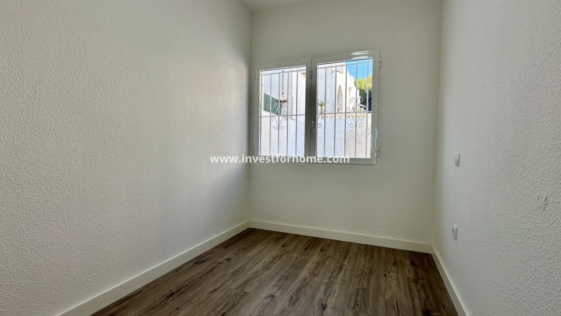 Sale - Bungalow - Orihuela Costa - Costa Blanca