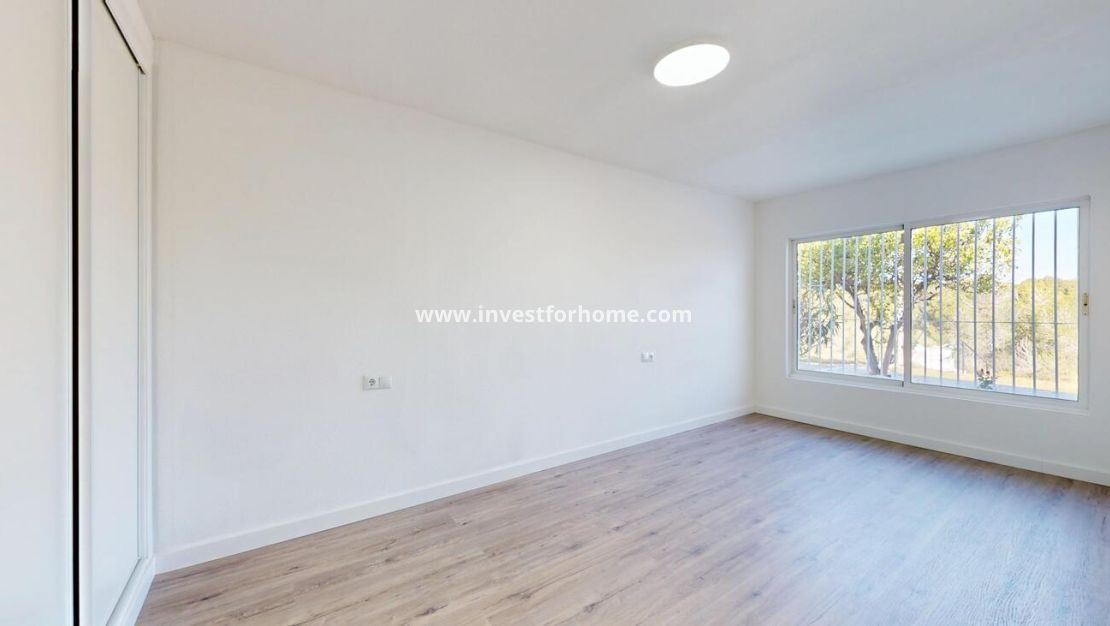 Sale - Bungalow - Orihuela Costa - Costa Blanca
