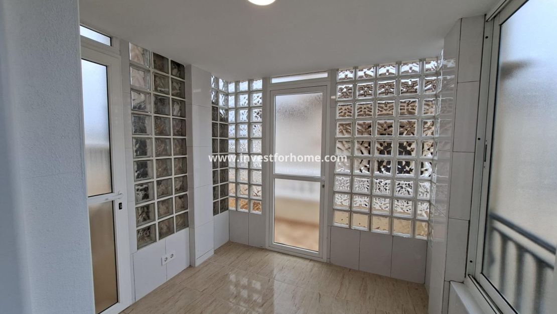 Sale - Bungalow - Orihuela Costa - Punta Prima