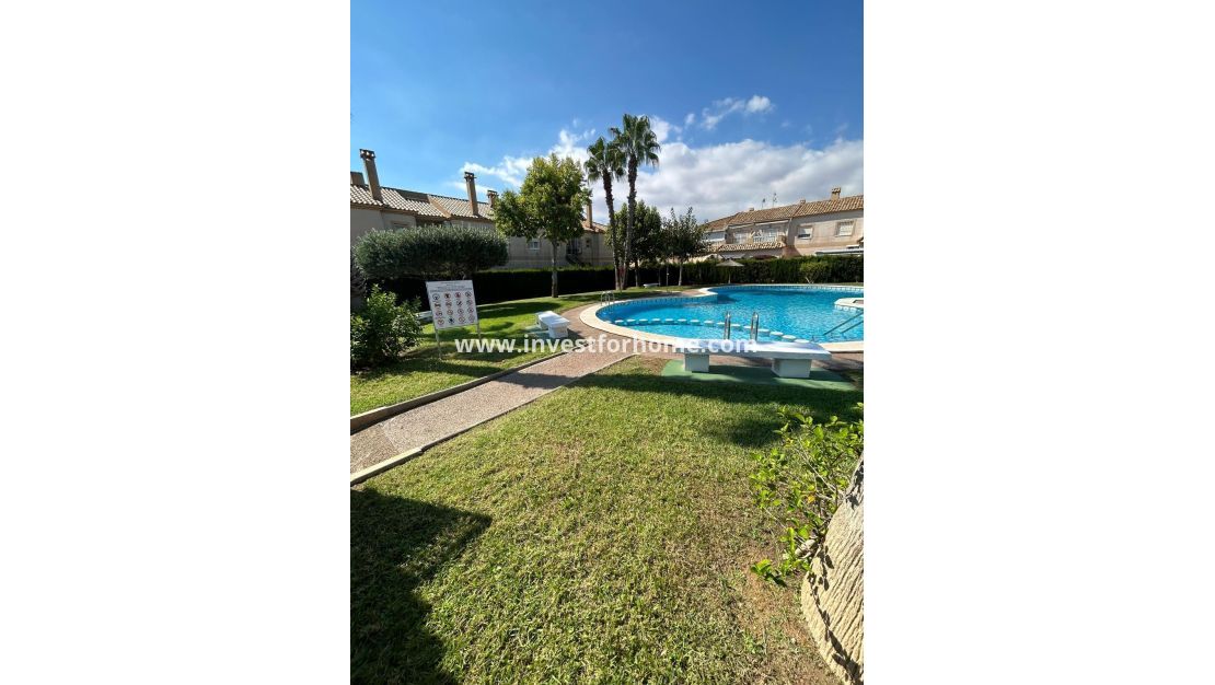 Sale - Bungalow - Torrevieja - aguas nuevas