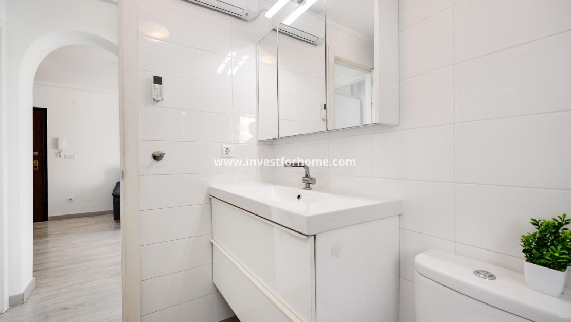 Sale - Bungalow - Torrevieja - aguas nuevas