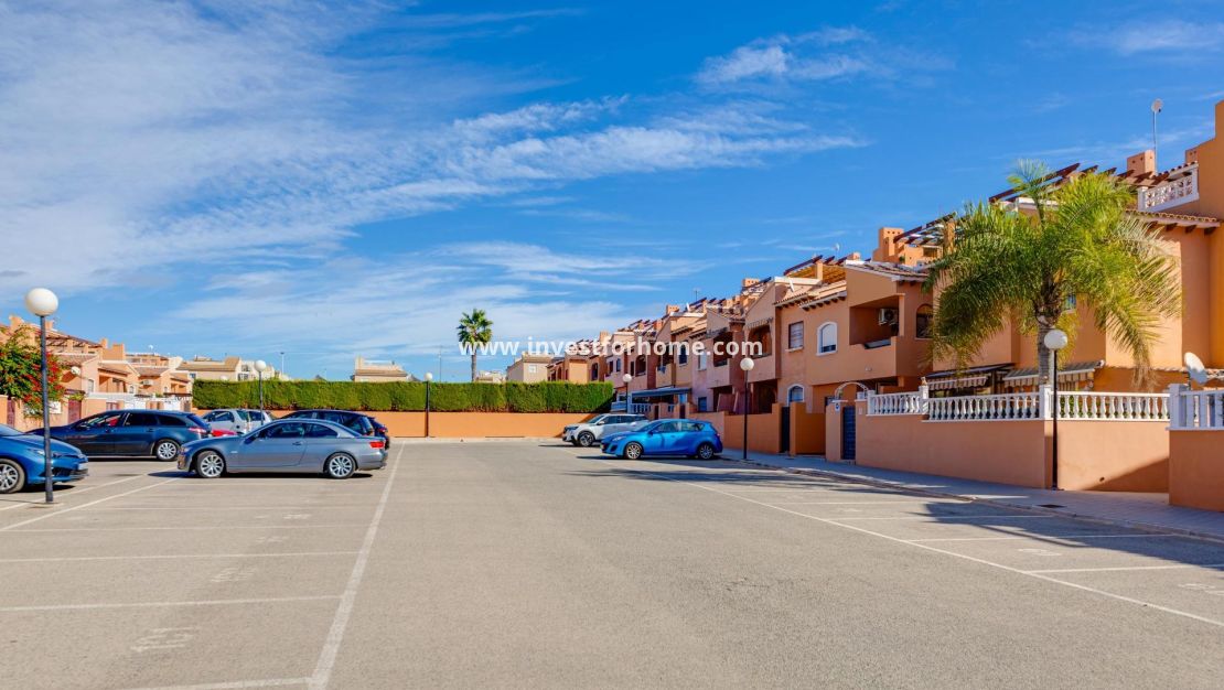 Sale - Bungalow - Torrevieja - aguas nuevas