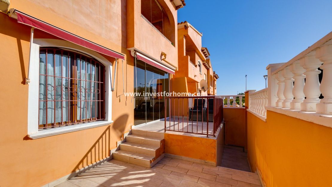 Sale - Bungalow - Torrevieja - aguas nuevas