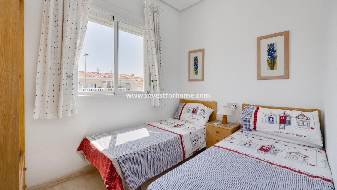 Sale - Bungalow - Torrevieja - aguas nuevas