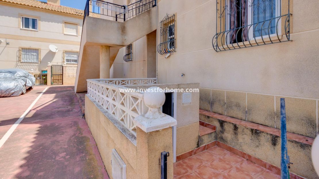 Sale - Bungalow - Torrevieja - aguas nuevas