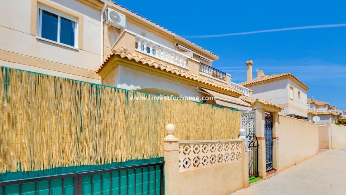 Sale - Bungalow - Torrevieja - aguas nuevas