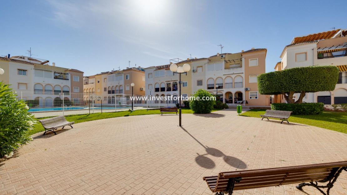 Sale - Bungalow - Torrevieja - Costa Blanca