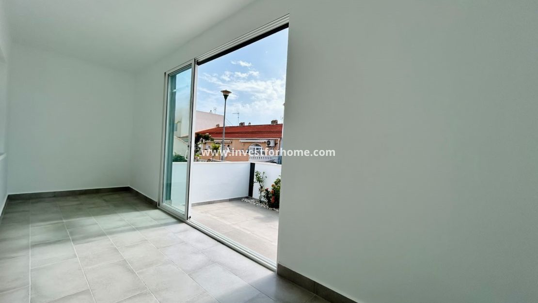 Sale - Bungalow - Torrevieja - Costa Blanca