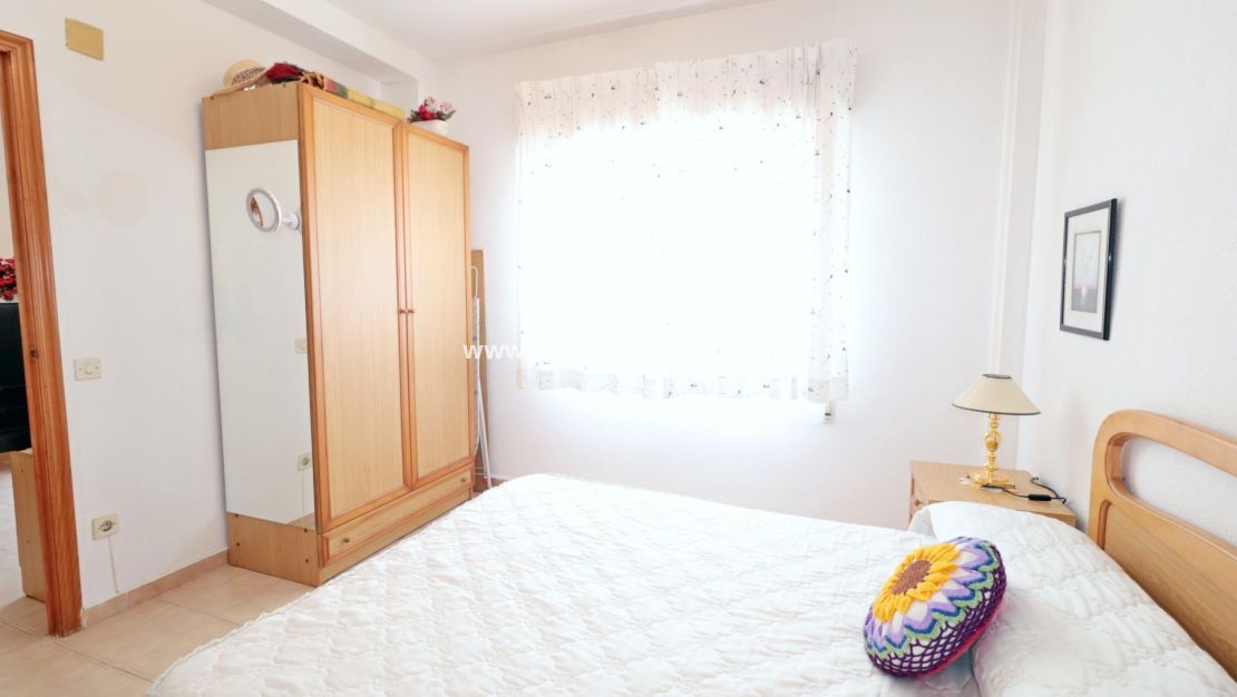 Sale - Bungalow - Torrevieja - El Acequión - Los Náufragos