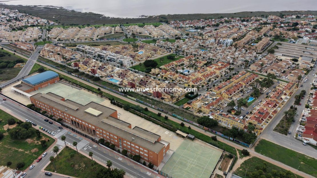 Sale - Bungalow - Torrevieja - El Limonar