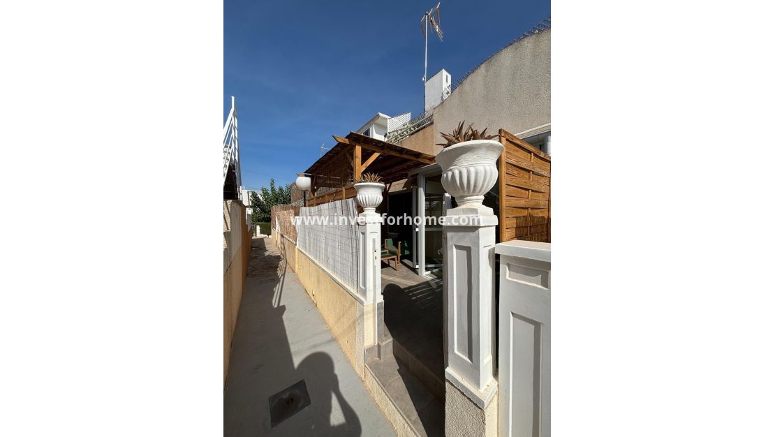 Sale - Bungalow - Torrevieja - Los Balcones