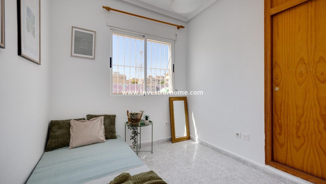 Sale - Bungalow - Torrevieja - Nueva Torrevieja - Aguas Nuevas