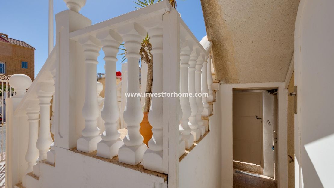 Sale - Bungalow - Torrevieja - Nueva Torrevieja - Aguas Nuevas