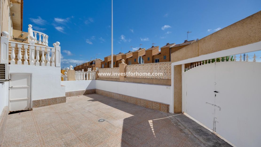 Sale - Bungalow - Torrevieja - Nueva Torrevieja - Aguas Nuevas