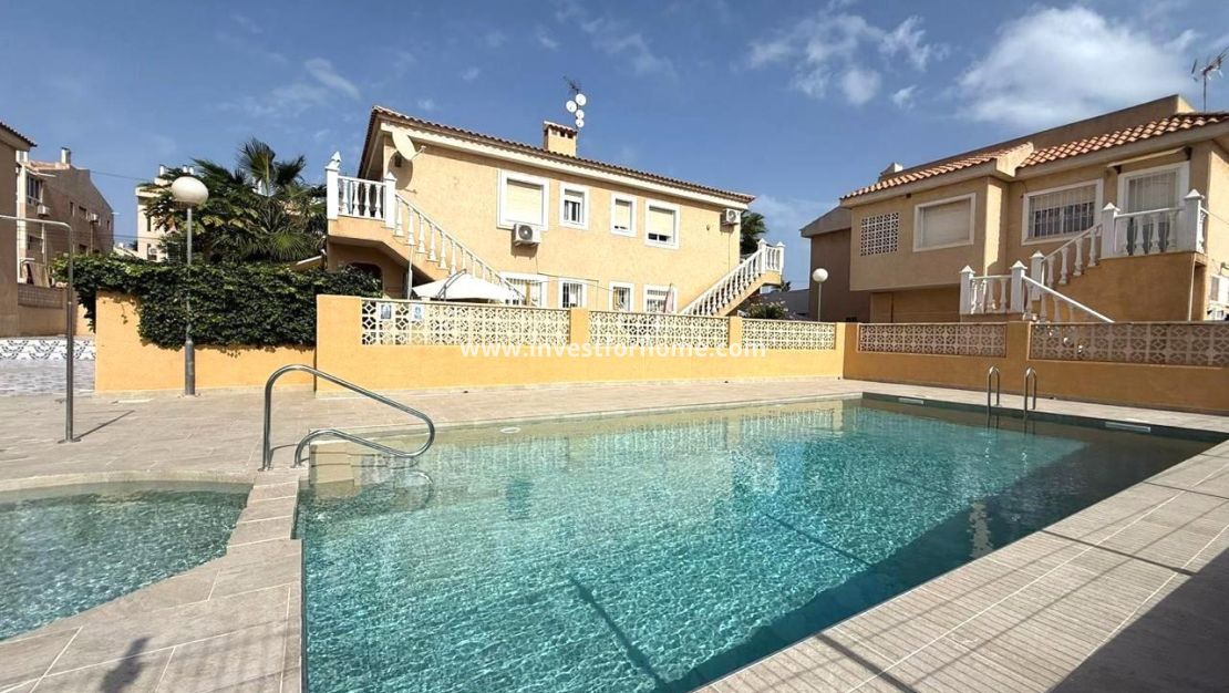 Sale - Bungalow - Torrevieja - Nueva Torrevieja - Aguas Nuevas