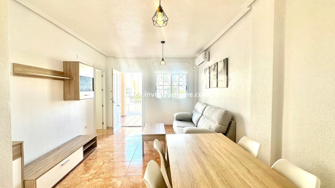 Sale - Bungalow - Torrevieja - Playa de los Locos