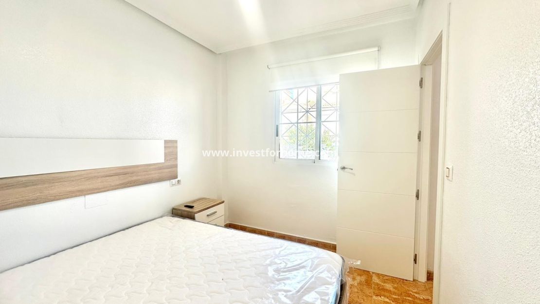 Sale - Bungalow - Torrevieja - Playa de los Locos