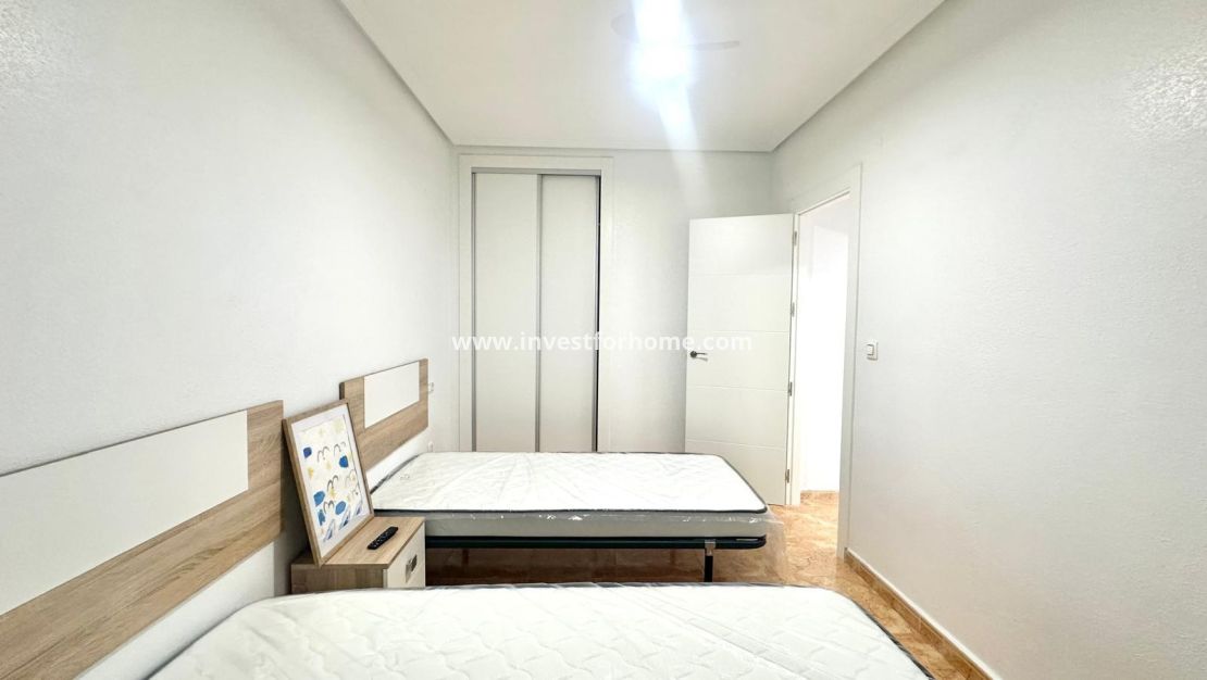 Sale - Bungalow - Torrevieja - Playa de los Locos