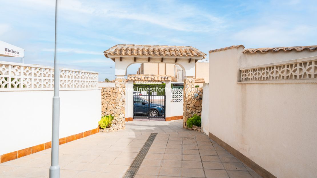 Sale - Bungalow - Torrevieja - Torrelamata - La Mata