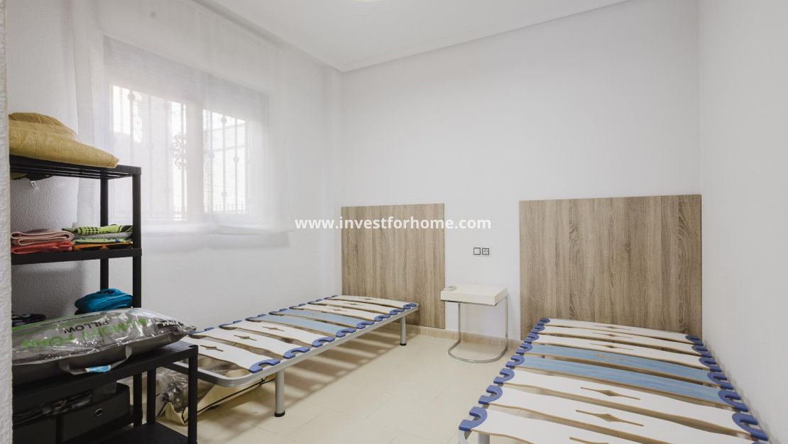 Sale - Chalet - Torrevieja - aguas nuevas