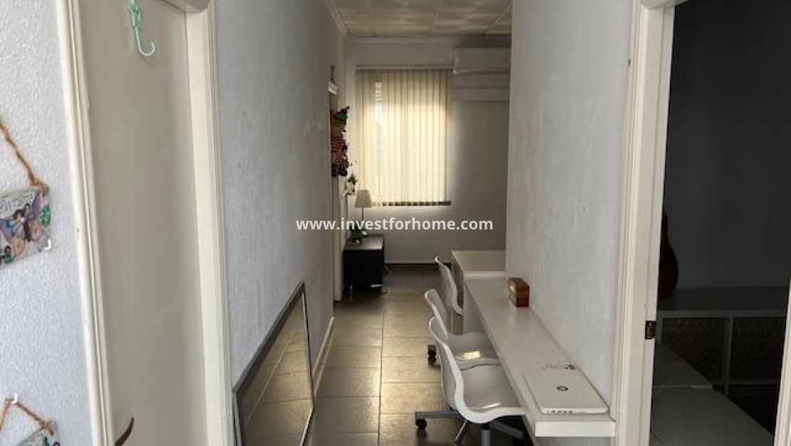 Sale - House - Dolores - Centro
