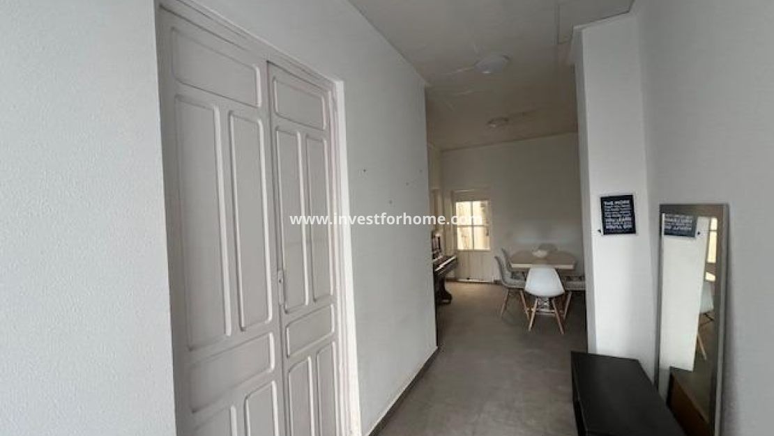 Sale - House - Dolores - Centro