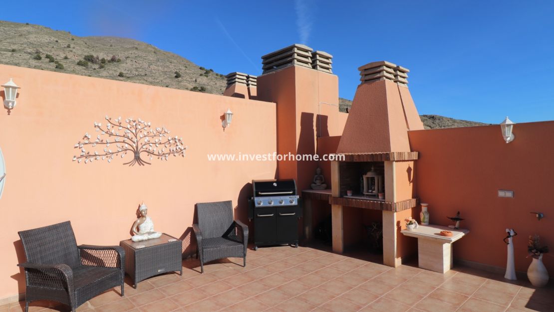 Sale - House - Fortuna - Inland