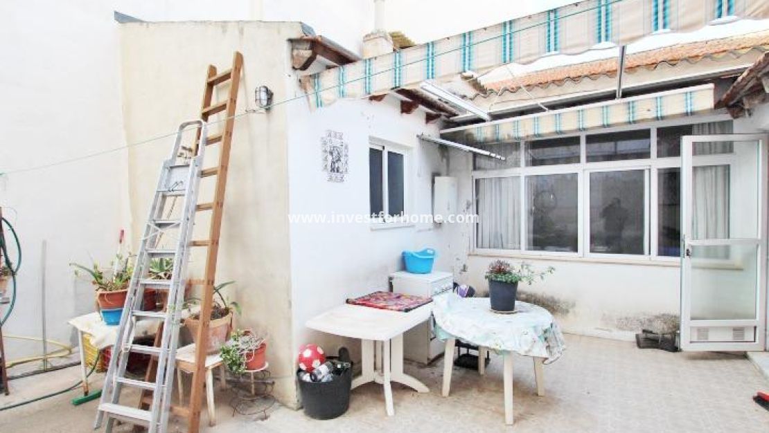 Sale - House - Guardamar del Segura - Centro