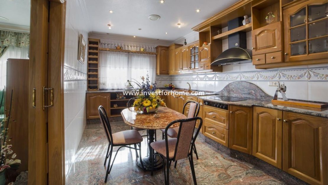 Sale - House - Los Alcázares - Centro