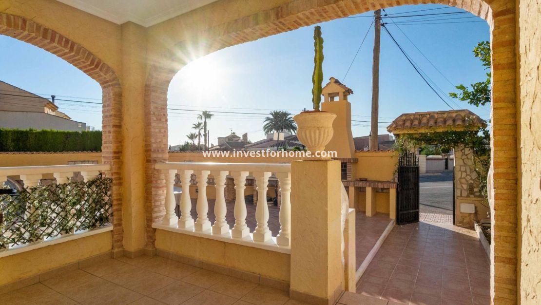 Sale - House - Orihuela Costa - Playa Flamenca
