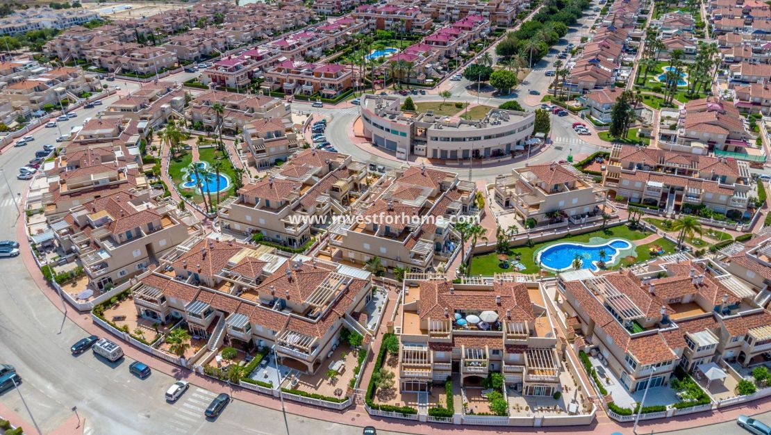 Sale - House - Orihuela Costa - Playa Flamenca