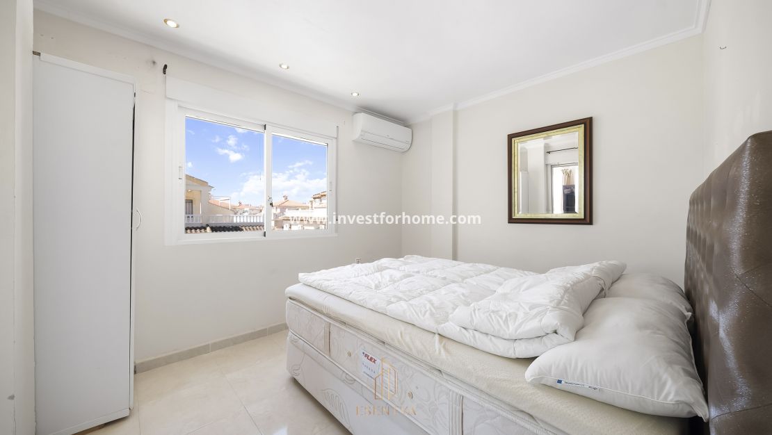 Sale - House - Orihuela Costa - Playa Flamenca