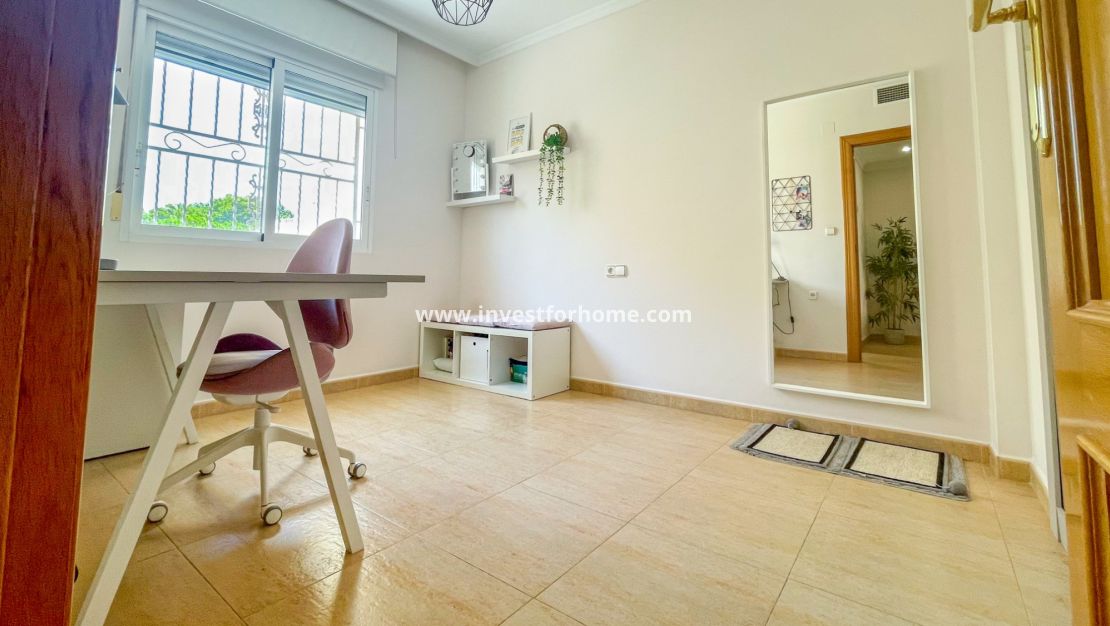 Sale - House - Orihuela Costa - Punta Prima
