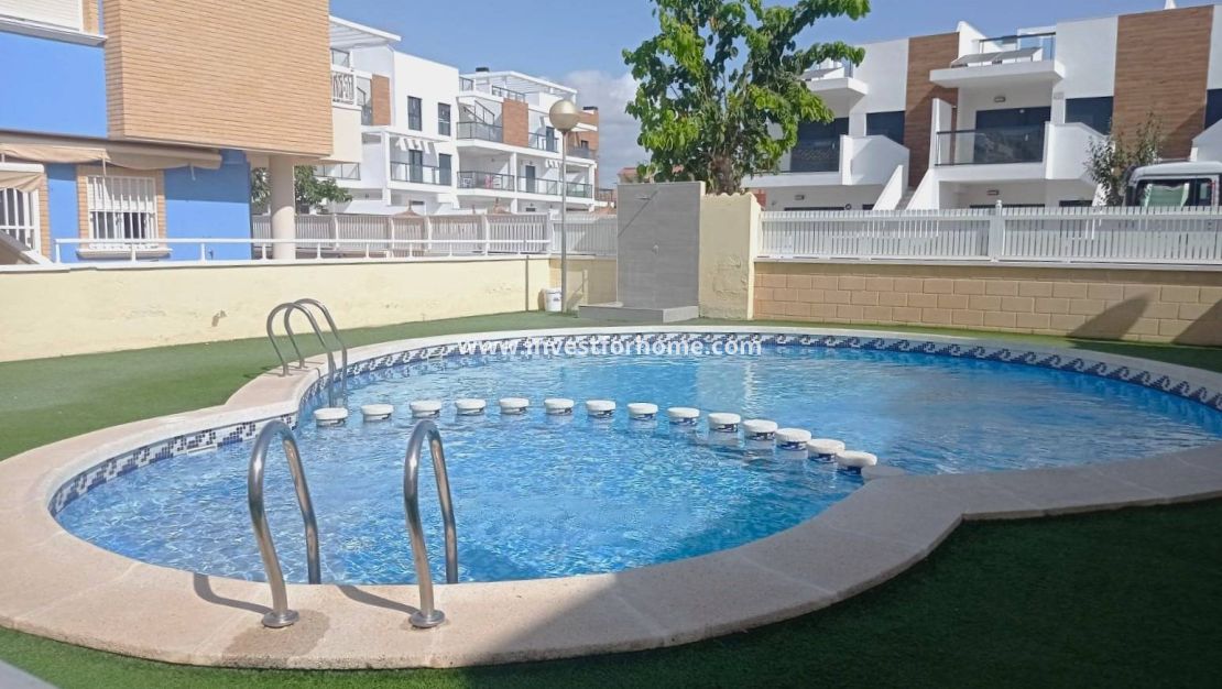 Sale - House - Pilar de la Horadada