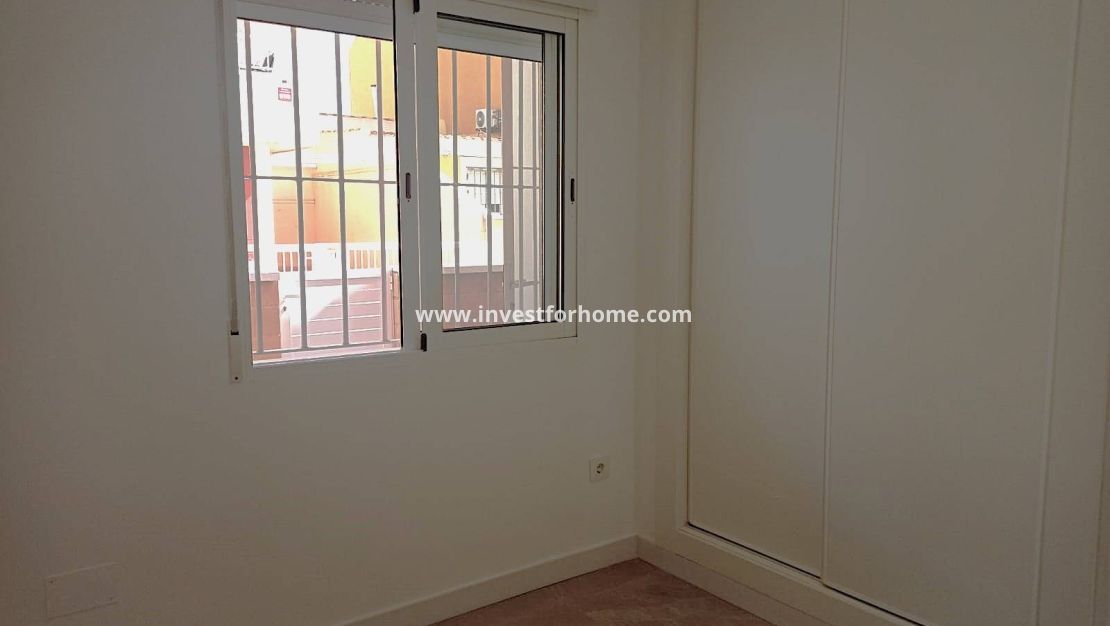 Sale - House - Pilar de la Horadada