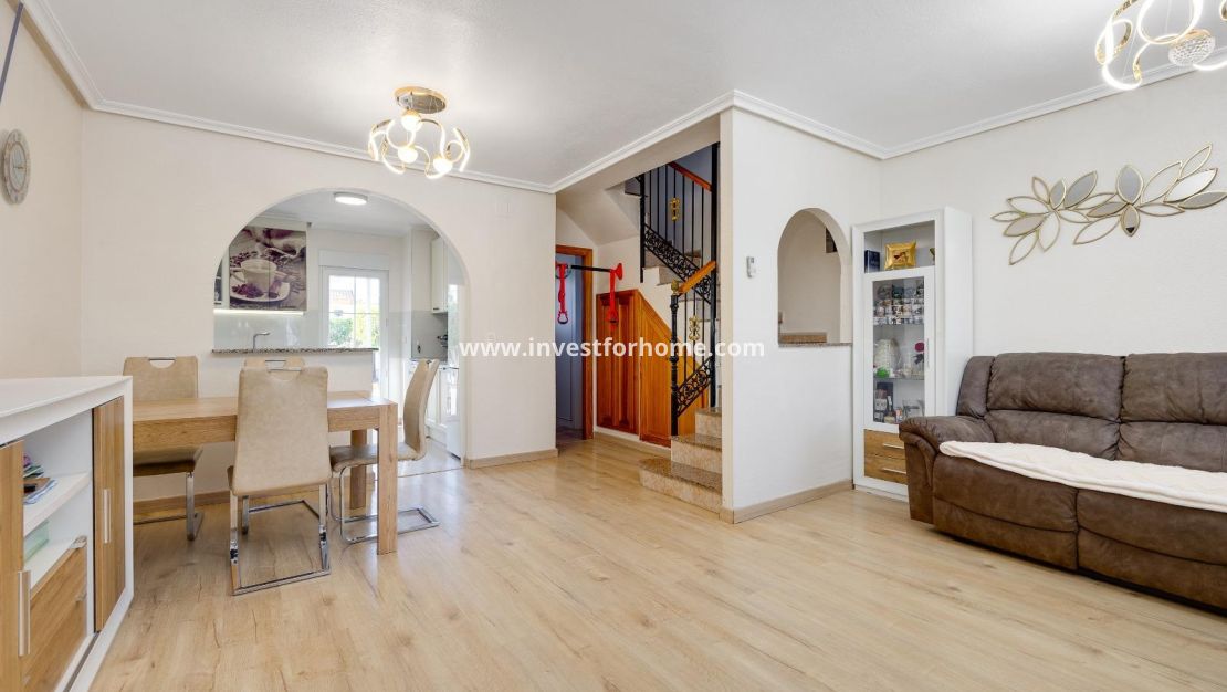 Sale - House - Torrevieja - aguas nuevas